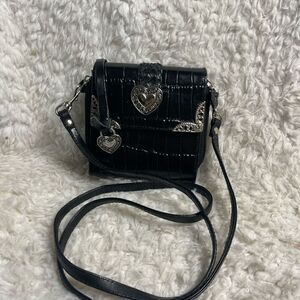 Vintage leather Black croc prints crossbody bi fold purse.silver tone accents.